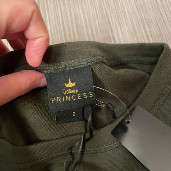 NWT Torrid Disney Snow White and the Seven Dwarfs Sweatshirt Size 2X Green - Picture 12 of 16